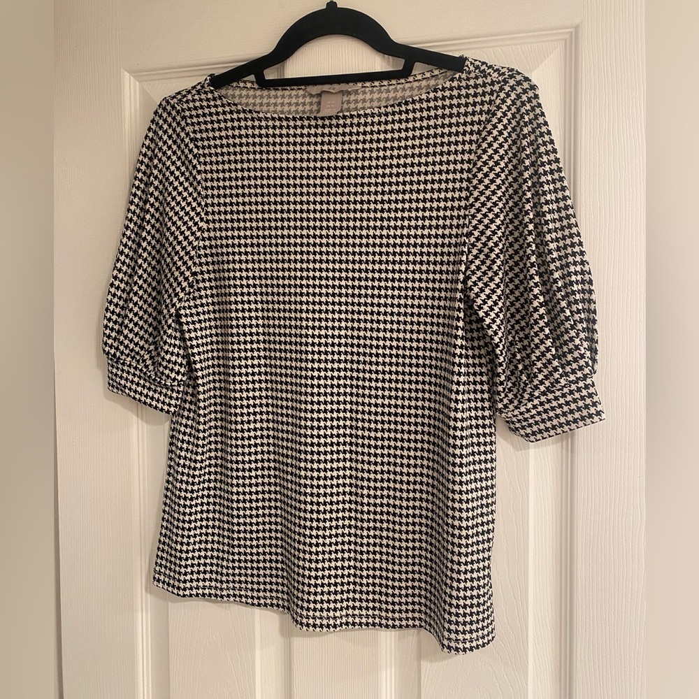 H&M Houndstooth black and white top